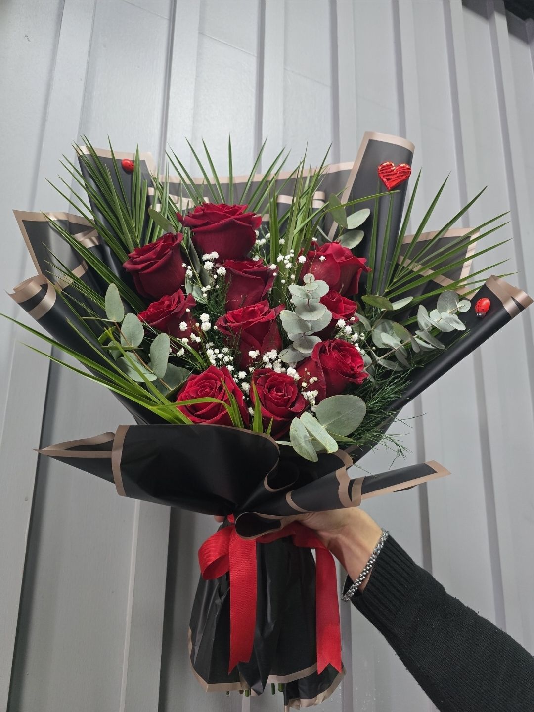 10 AD. KIRMIZI GÜL BUKETİ