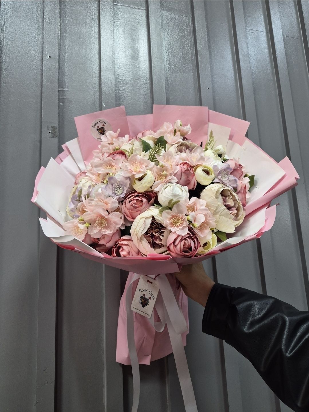 YAPAY PEMBE VE TONLARI BUKET