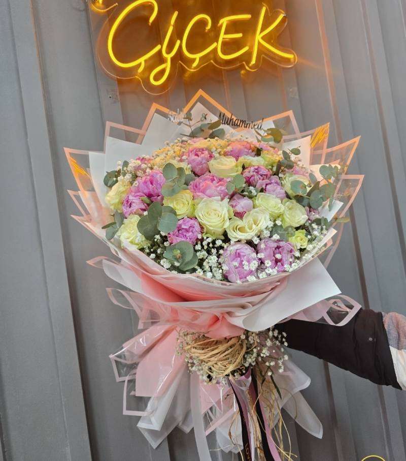 ŞAKAYIK VE BEYAZ GÜL BUKETİ 1