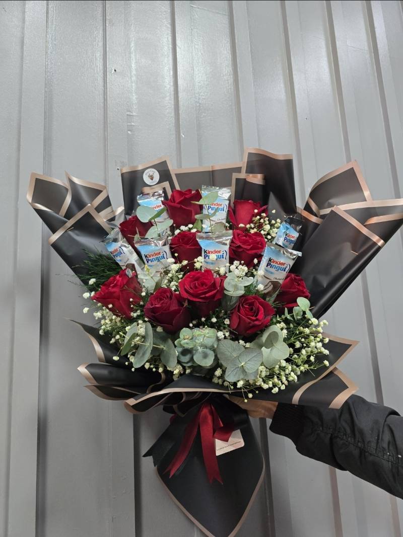 KİNDER PINGUİ VE GÜL BUKETİ 
