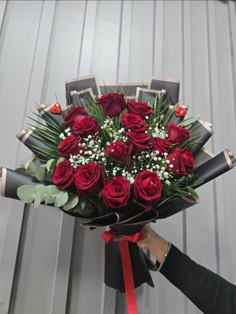 15 AD. XXL KIRMIZI GÜL BUKETİ