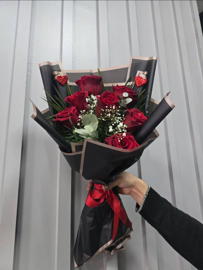 7 AD. XXL GÜL BUKETİ