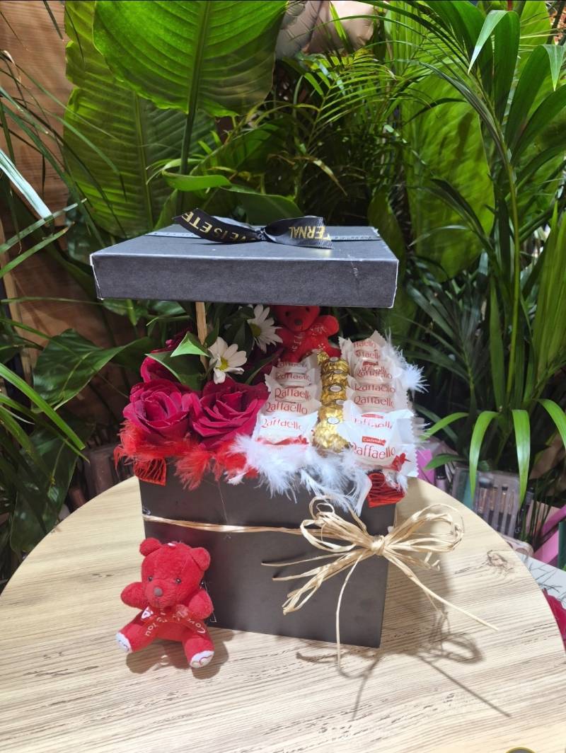 XXL GÜLLER FERRERO VE RAFFAELLO KUTUSU BÜYÜK