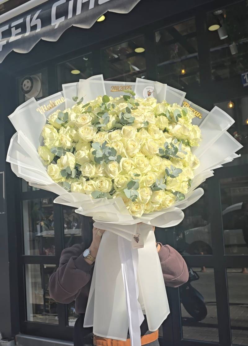 100 AD. BEYAZ KALİTELİ GÜL BUKETİ