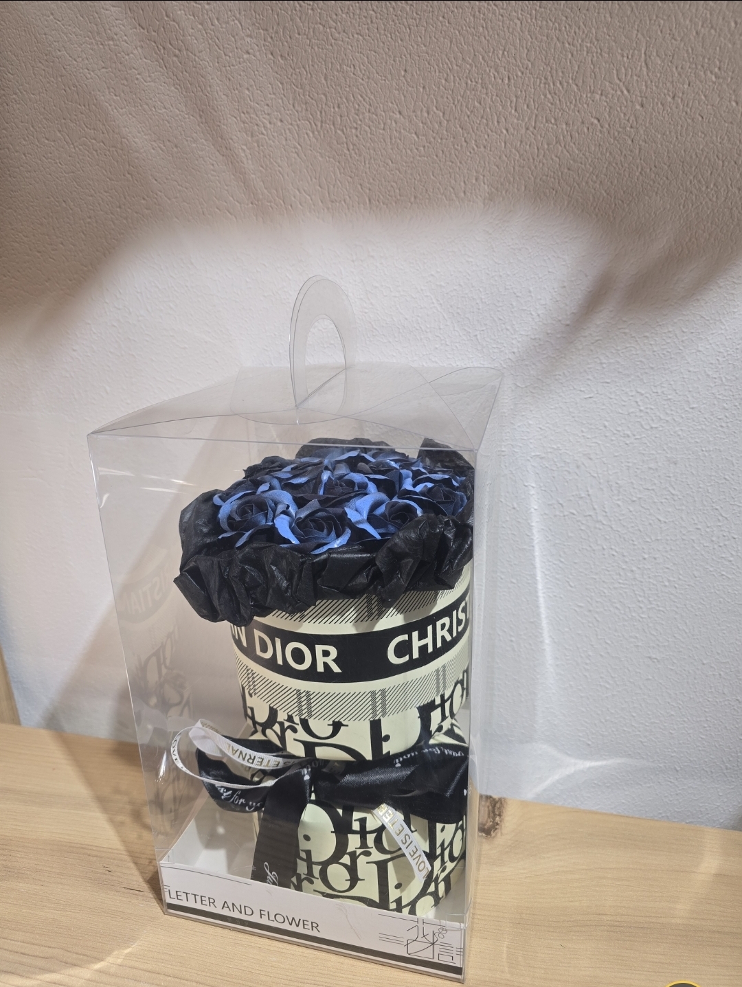 KUTUDA CHRISTİAN DİOR LACİVERT GÜLLER