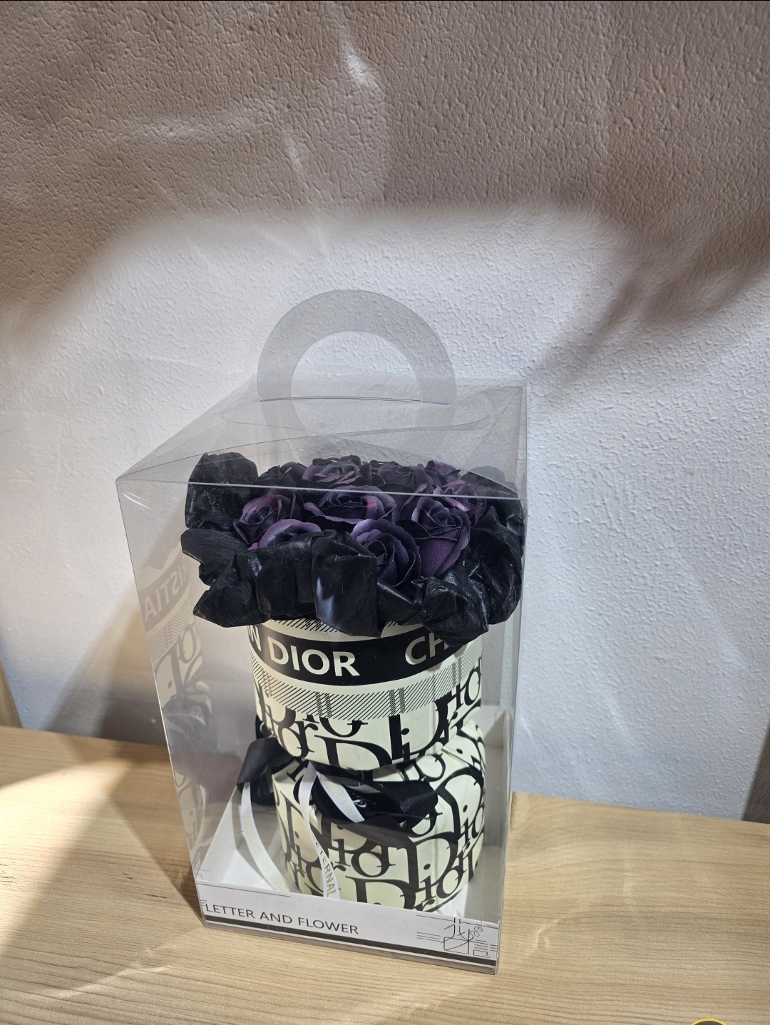KUTUDA CHRISTİAN DİOR MOR GÜLLER