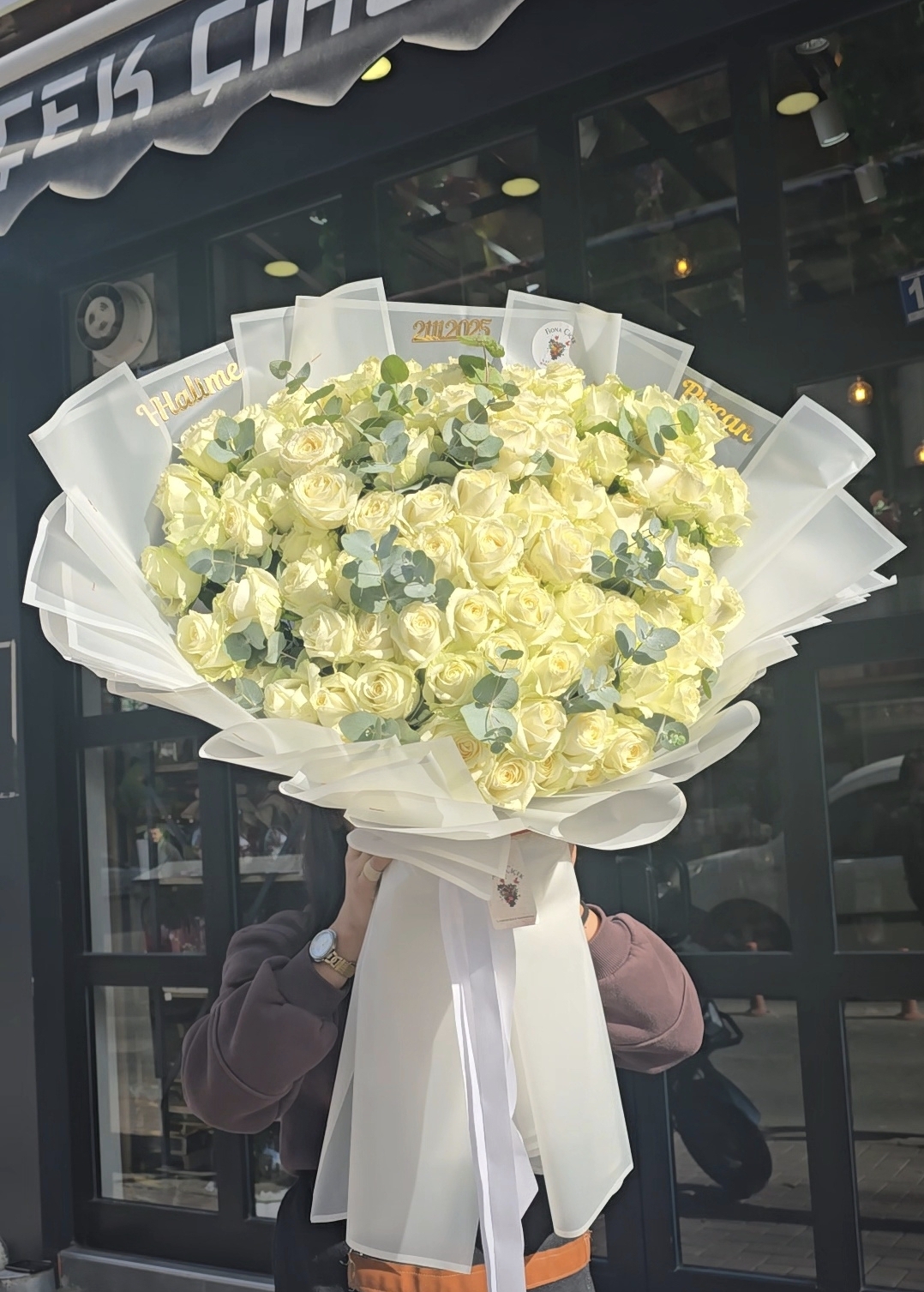 100 AD. BEYAZ KALİTELİ GÜL BUKETİ