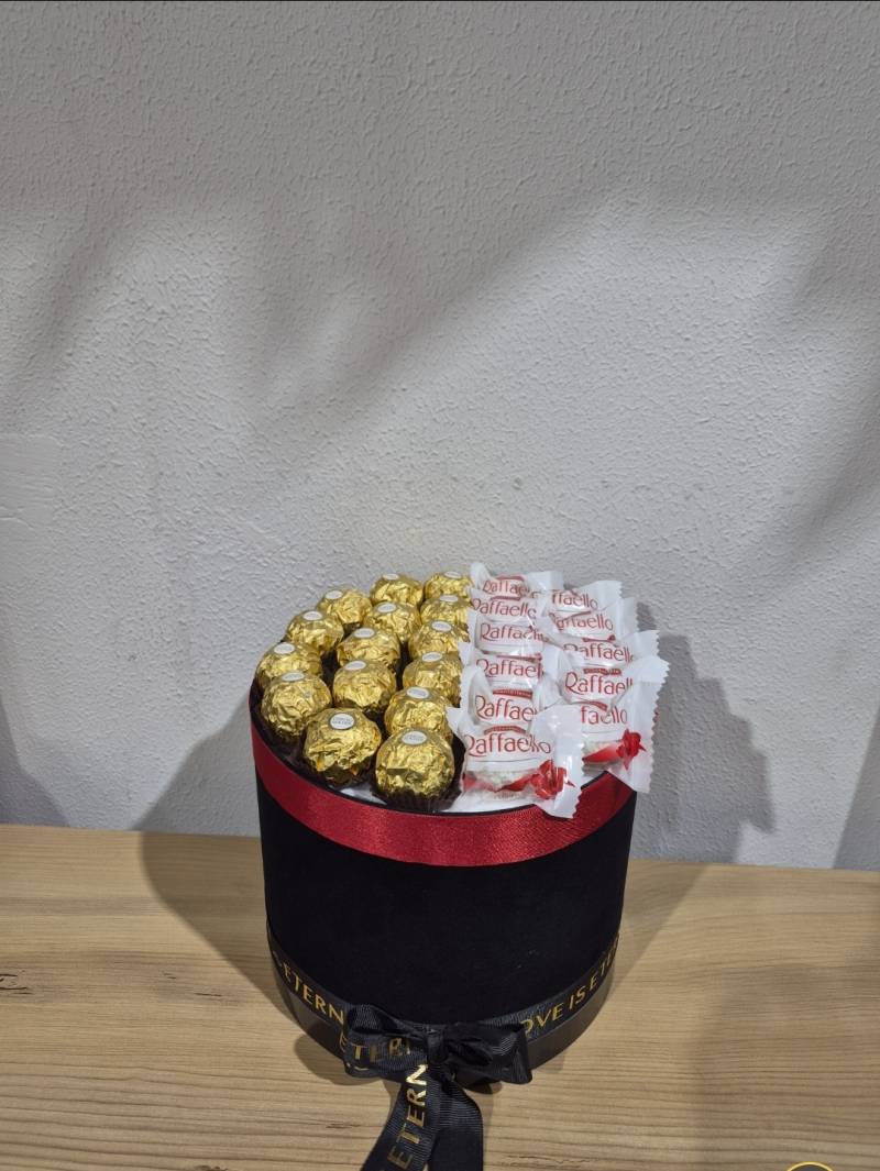 FERRERO VE RAFFAELLO ÇİKOLATA KUTUSU
